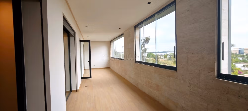 Appartement F2 neuf à louer – Clé Blanche, Souissi, Rabat