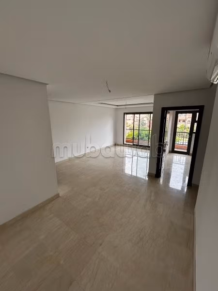 Très bel appartement neuf de 3 pièces à louer à Hay Yasmina. Superficie de 110 m². Jardiniers, avec ascenseur