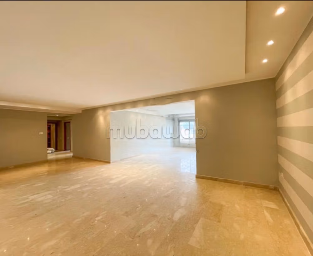Appartement à louer à Ferme Bretonne Hay Arraha. 4 pièces. Système de climatisation