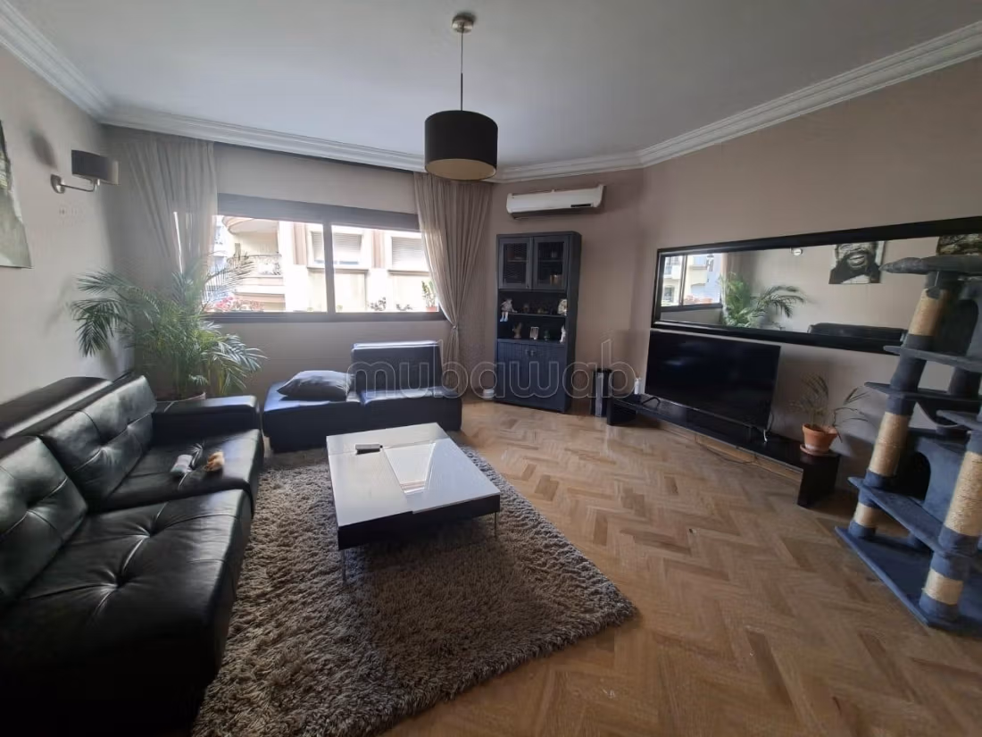 Bel appartement en location à Gauthier.
3 belles chambres.
Avec ascenseur