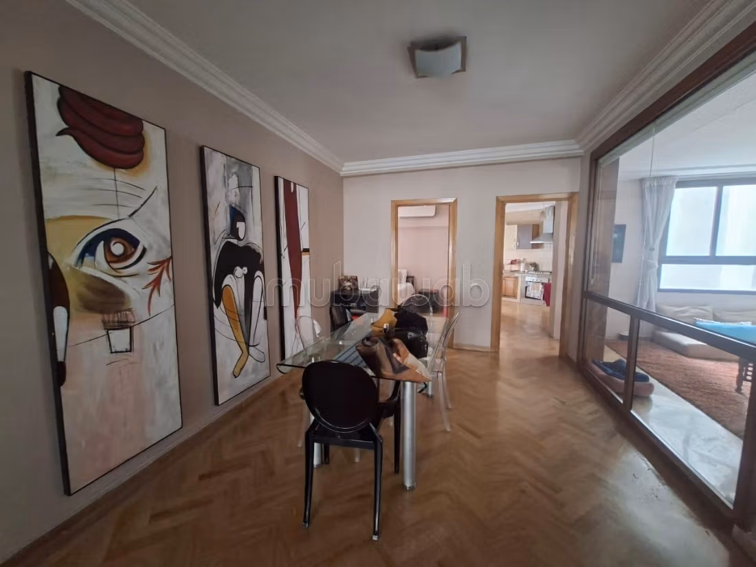 Bel appartement en location à Gauthier.
3 belles chambres.
Avec ascenseur — 6