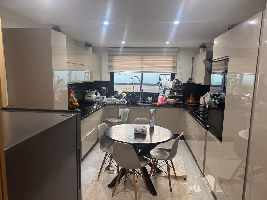 Appartement à l'achat à Ville Verte. 5 pièces. Places de stationnement et terrasse