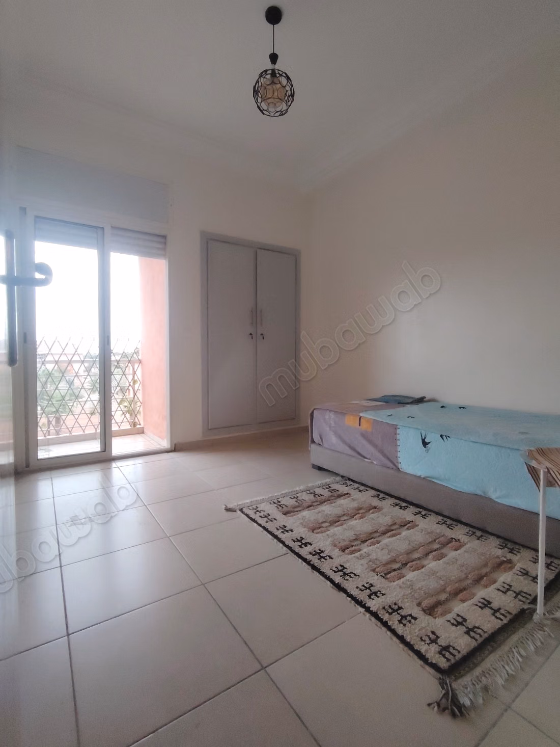 Impresionante apartamento amueblado de 3 habitaciones en alquiler en Marrakech – Ain Mazouar
