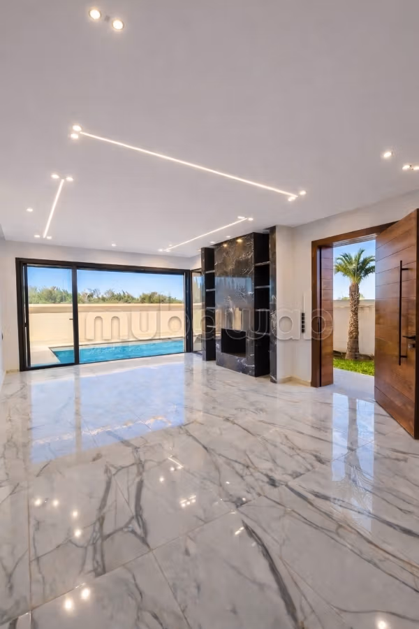 Villa de luxe à louer à Route Amizmiz. 6 chambres agréables. Porte blindée et résidence sécurisée