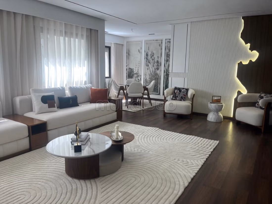 Superbe appartement à louer à Triangle d'Or.
3 pièces confortables.
Meublé — 2