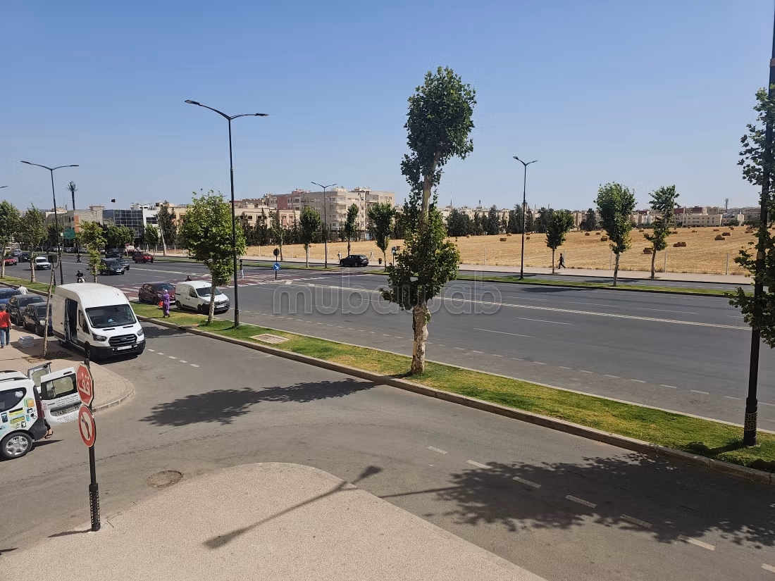 Kantoor / Groot Commercieel Appartement Te Huur 1e Verdieping
