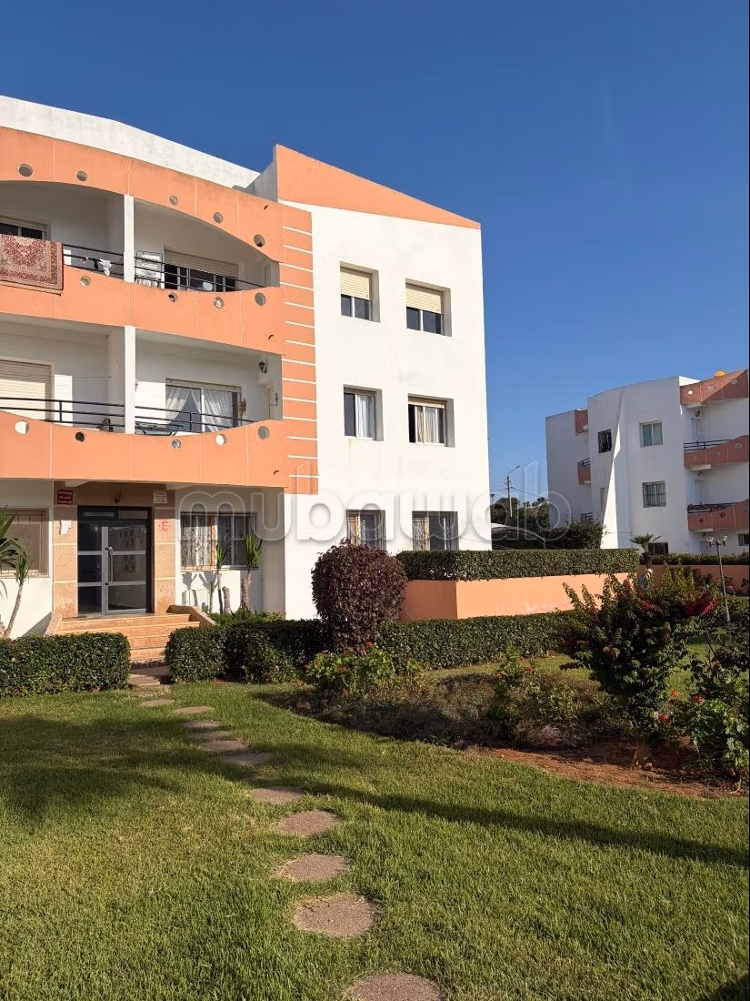 Vend appartement residence Oubaha les jardins de l'atlantique Surface de 83 m².
Salon Marocain et antenne parabolique
