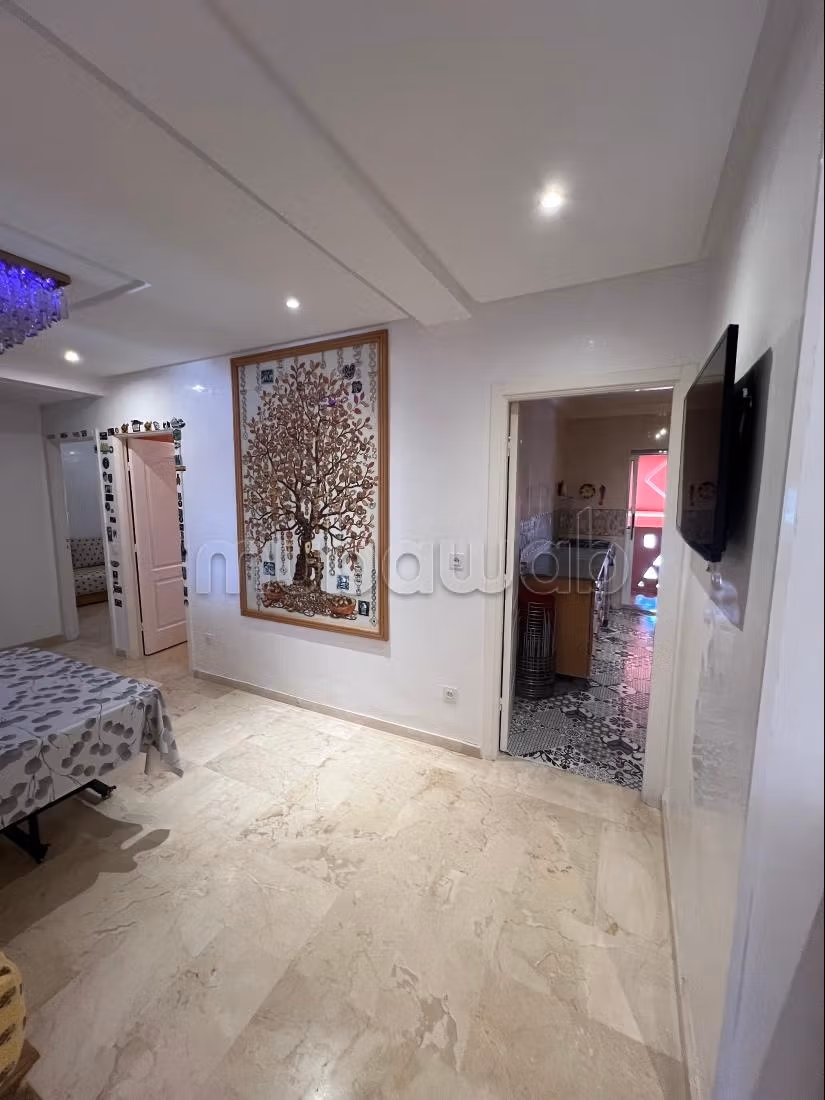 Vend appartement à El Mansouria. Surface totale 145 m². Bien meublé