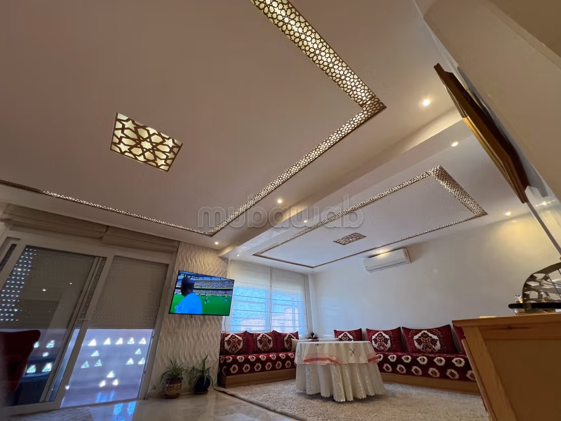 Vend appartement à El Mansouria. Surface totale 145 m². Bien meublé