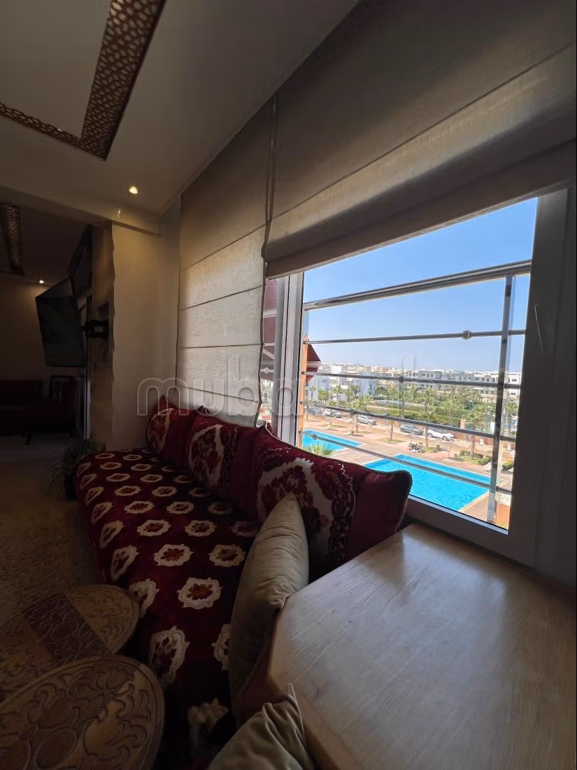Vend appartement à El Mansouria. Surface totale 145 m². Bien meublé