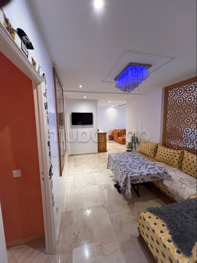 Vend appartement à El Mansouria. Surface totale 145 m². Bien meublé