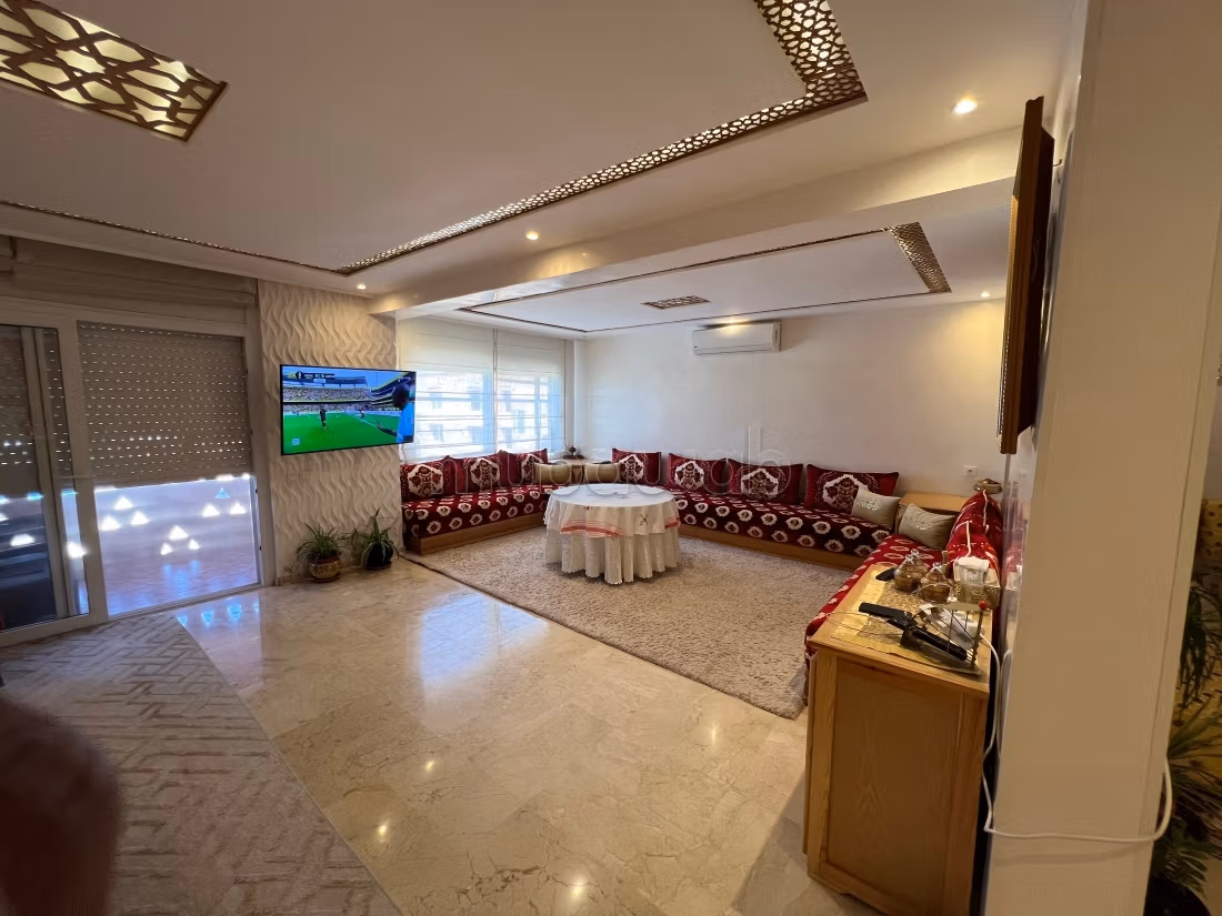 Vend appartement à El Mansouria. Surface totale 145 m². Bien meublé