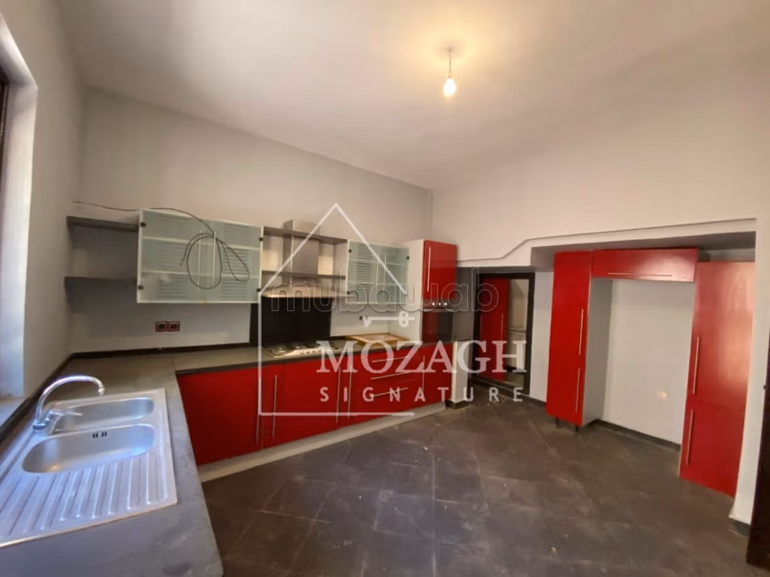 Magnifica villa di 350 M2 – Quartiere Targa