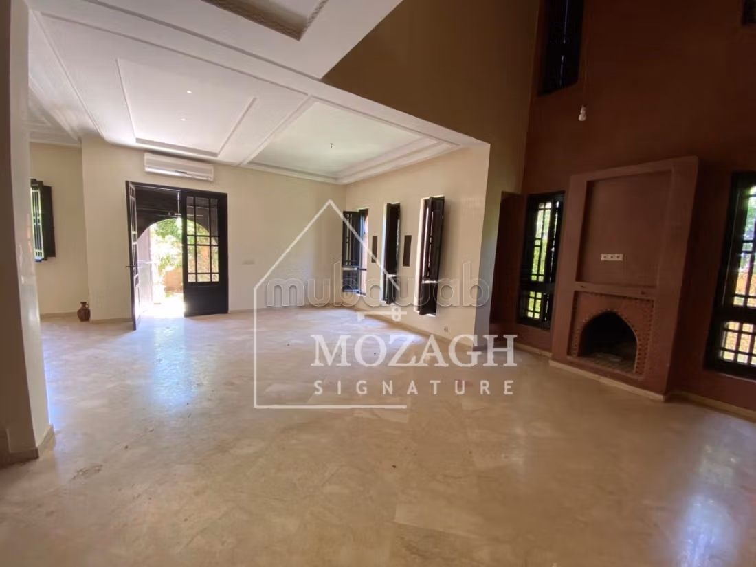 Magnifica villa di 350 M2 – Quartiere Targa