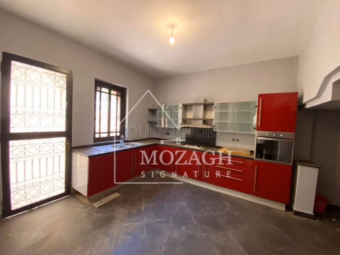 Magnifica villa di 350 M2 – Quartiere Targa