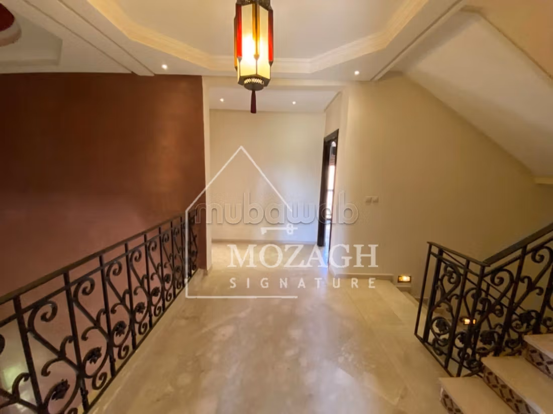 Magnifica villa di 350 M2 – Quartiere Targa