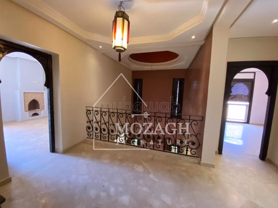 Magnifica villa di 350 M2 – Quartiere Targa