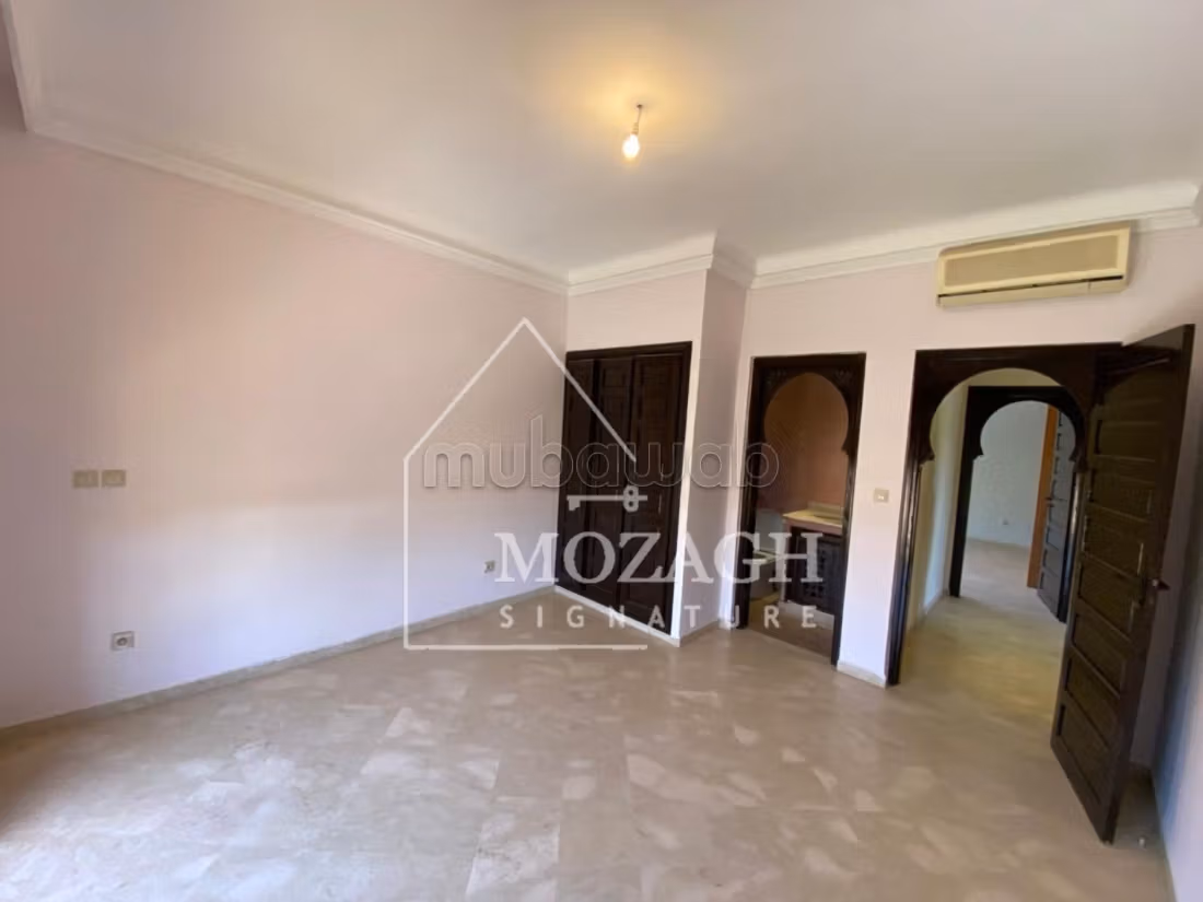 Magnifica villa di 350 M2 – Quartiere Targa