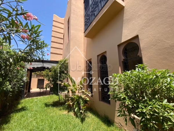 Magnifica villa di 350 M2 – Quartiere Targa