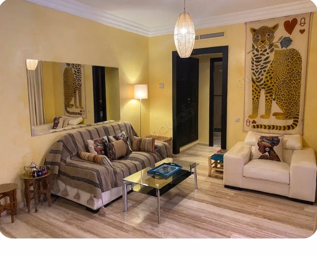 LOCATION LONGUE DURÉE – Bel appartement 63 m² terrasse 35 m² – Parking privé – Cœur de Gueliz AU CŒUR VIVANT DE GUELIZ