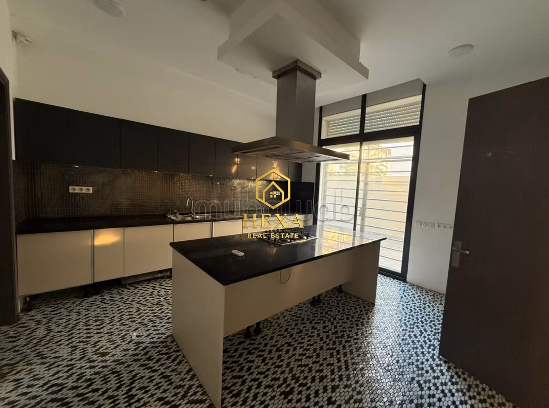 Villa S4 avec piscine à Gammarth