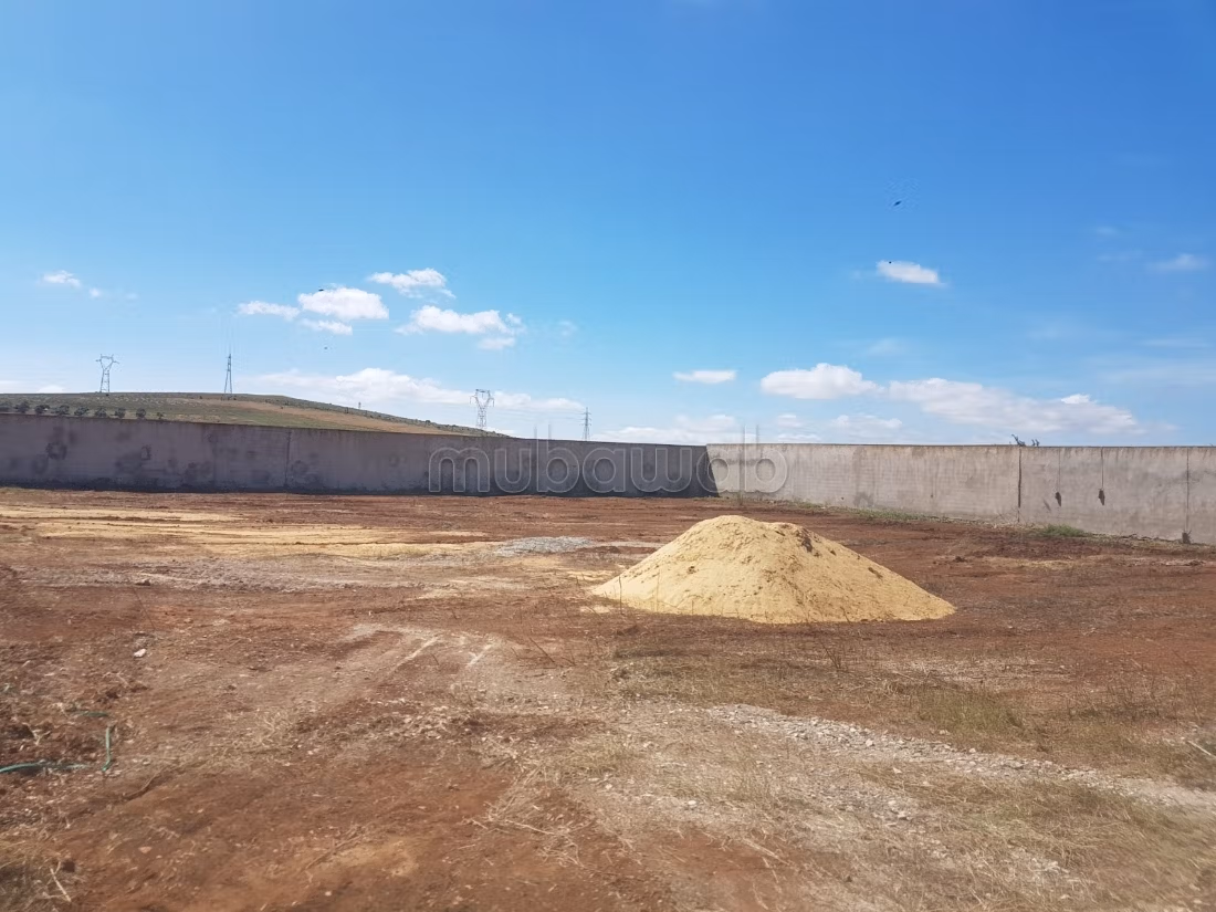 A vendre Terrain de 1 602 m² à Borj Youssef