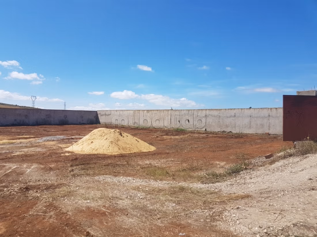 A vendre Terrain de 1 602 m² à Borj Youssef