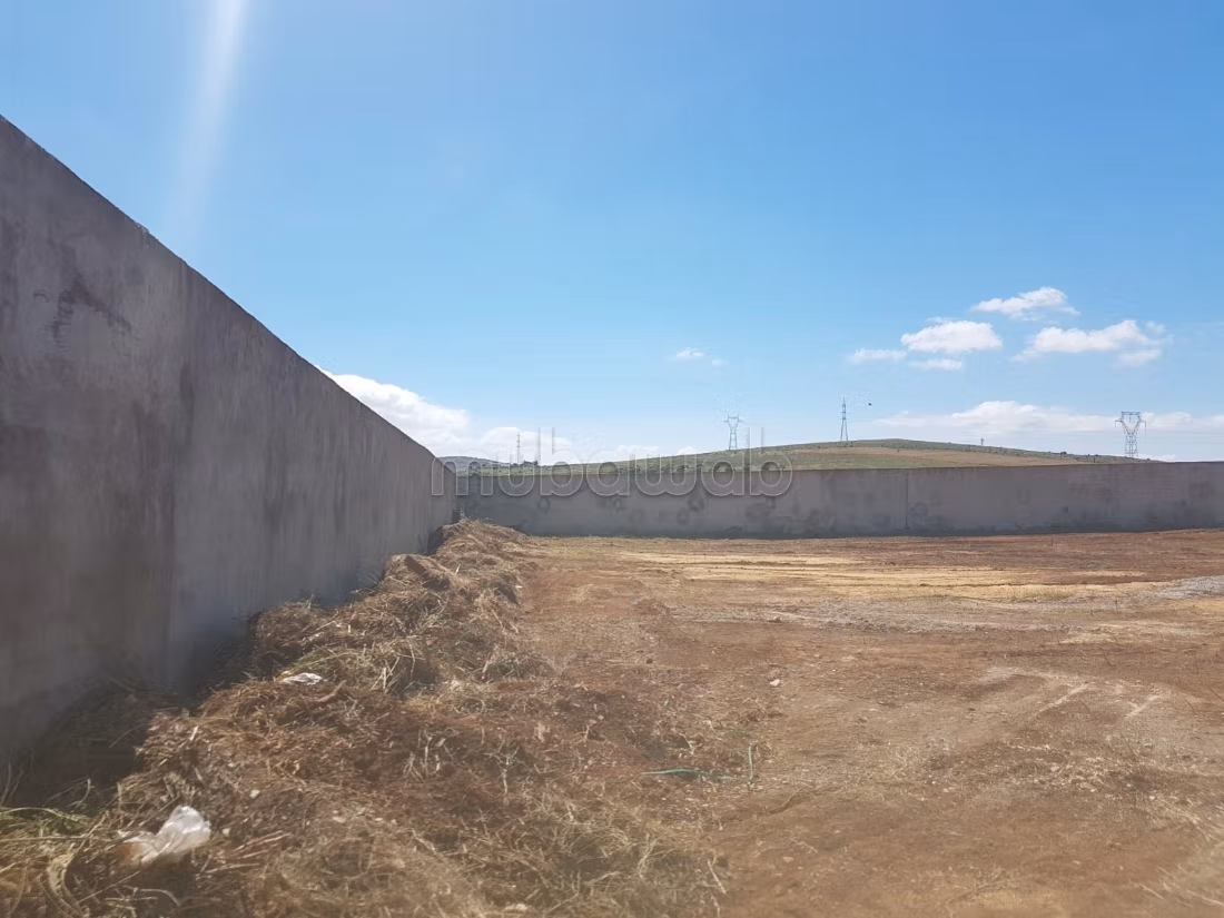 A vendre Terrain de 1 602 m² à Borj Youssef