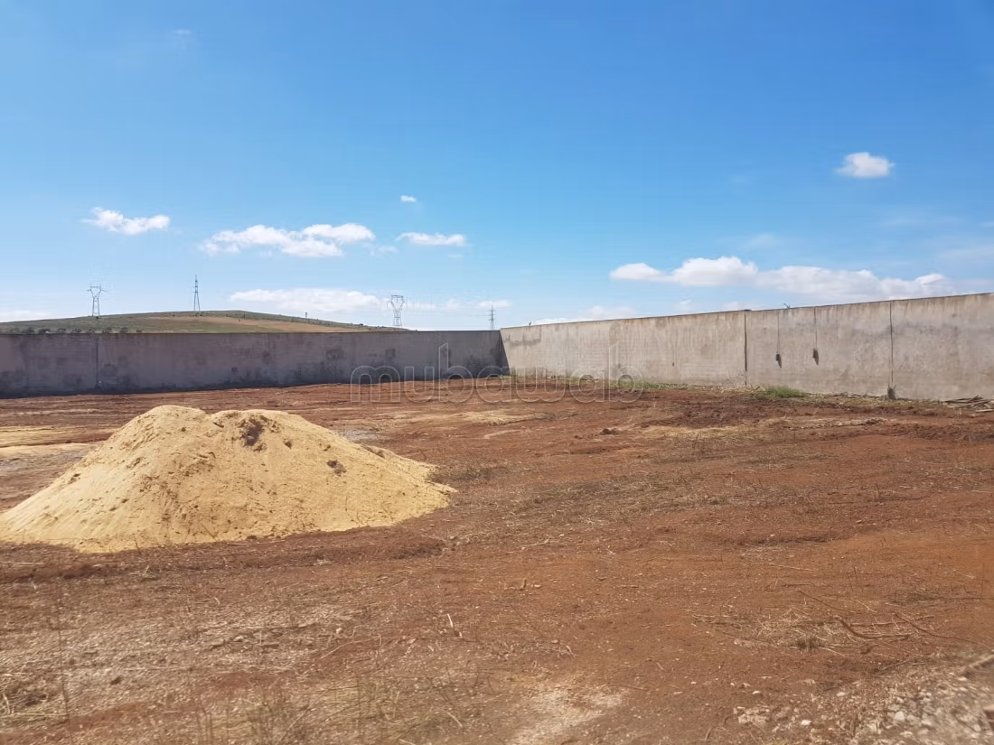 A vendre Terrain de 1 602 m² à Borj Youssef