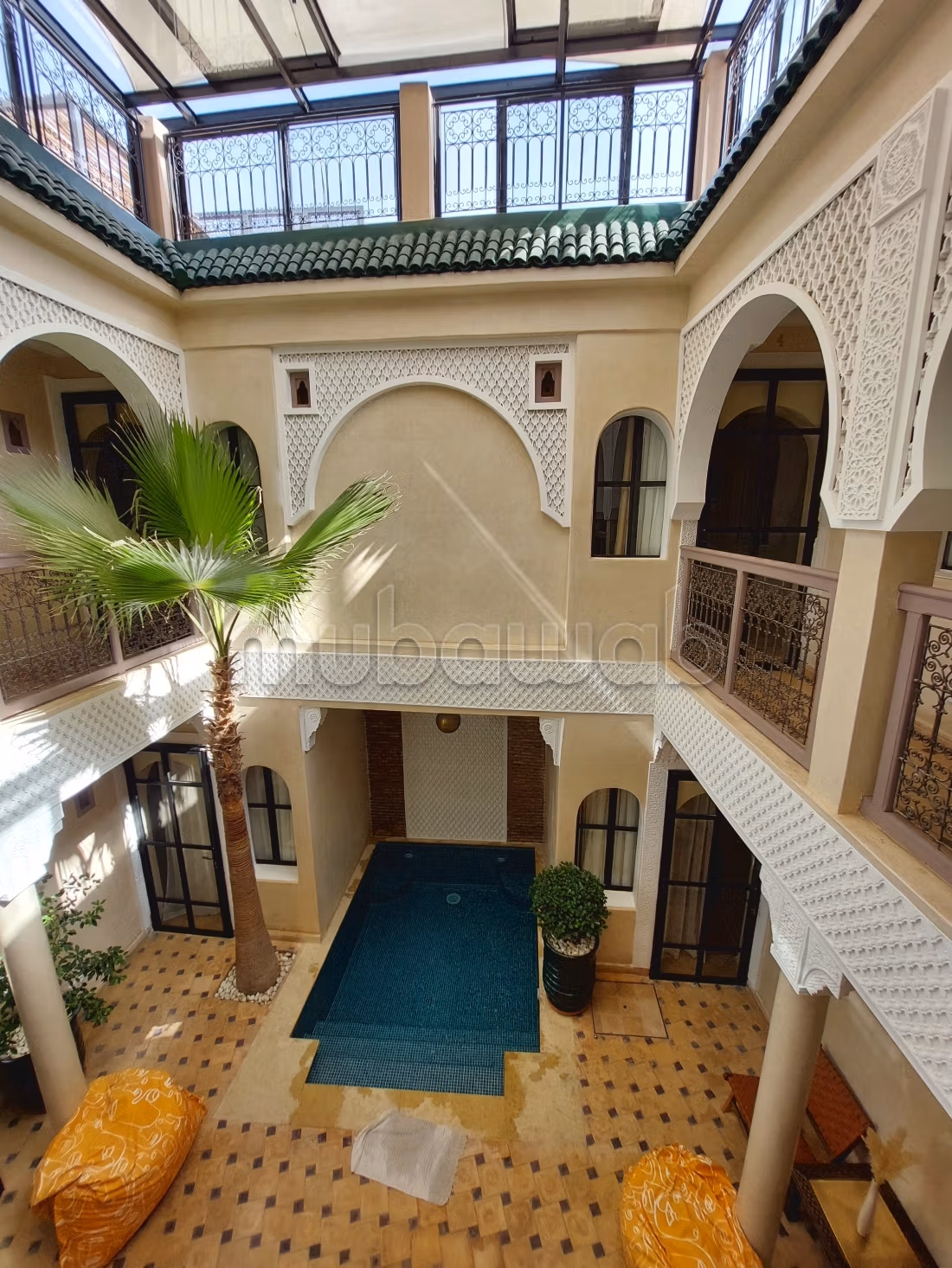 Venta de riad en Zaouia Sidi Ghalem. Superficie 176 m². Gran piscina