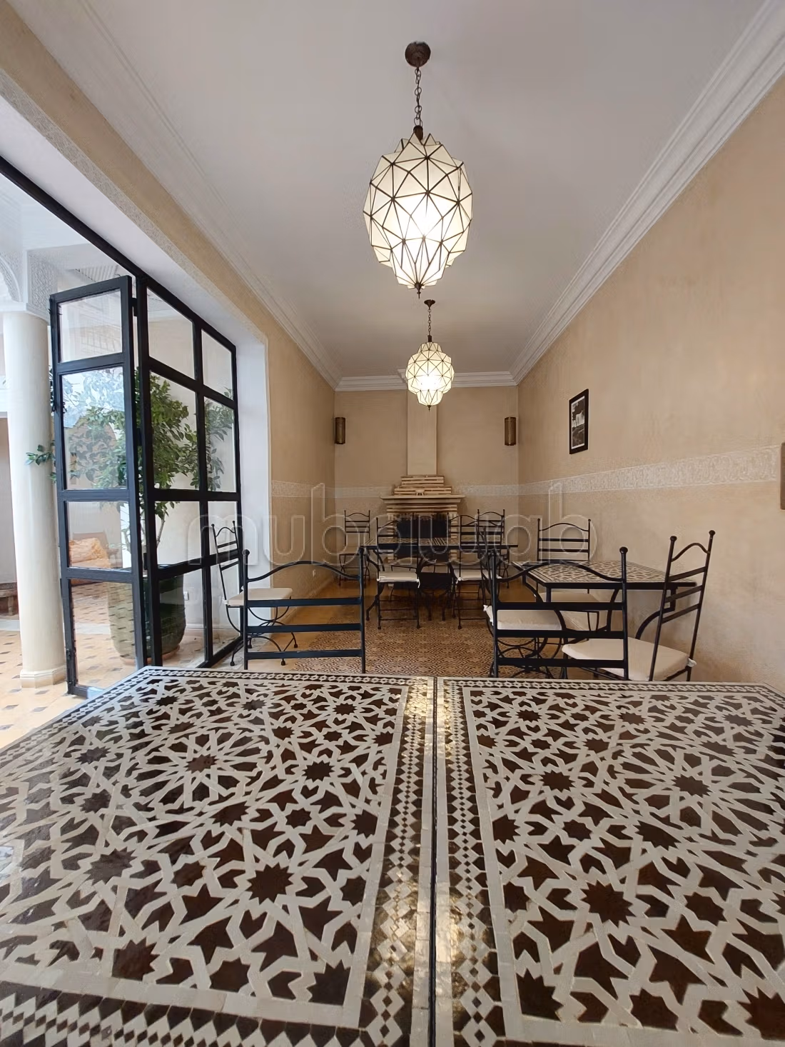 Venta de riad en Zaouia Sidi Ghalem. Superficie 176 m². Gran piscina