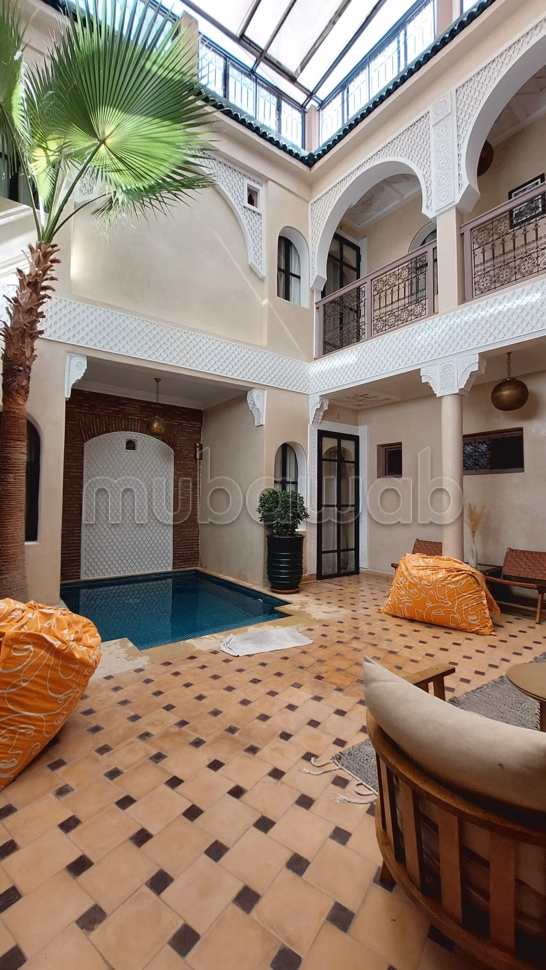 Venta de riad en Zaouia Sidi Ghalem. Superficie 176 m². Gran piscina