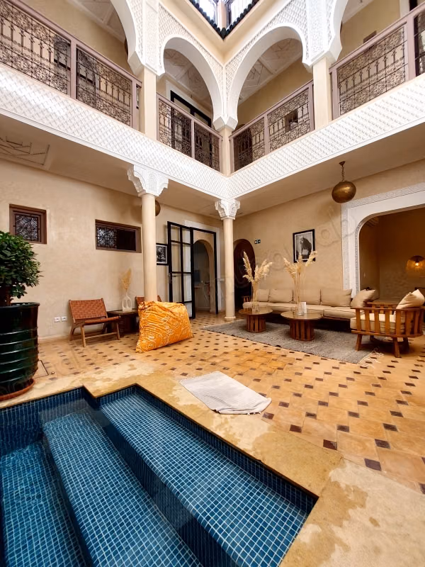 Vendita di riad a Zaouia Sidi Ghalem. Superficie 176 m². Grande piscina