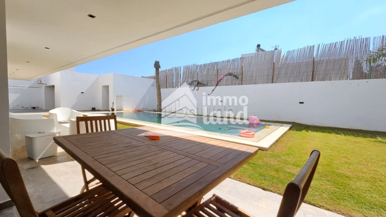 In vendita Villa su 2 livelli a La Soukra