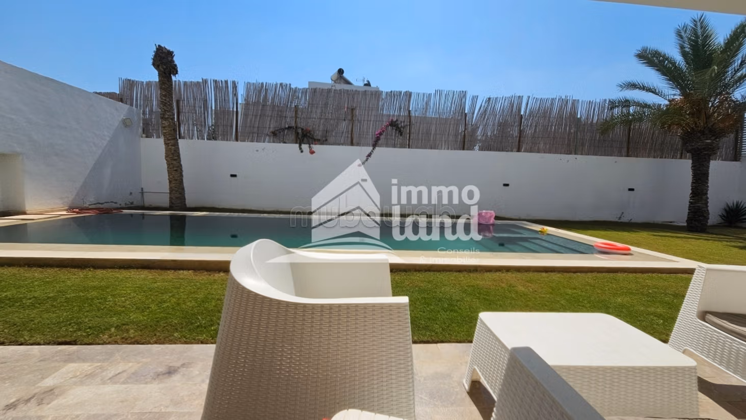 In vendita Villa su 2 livelli a La Soukra