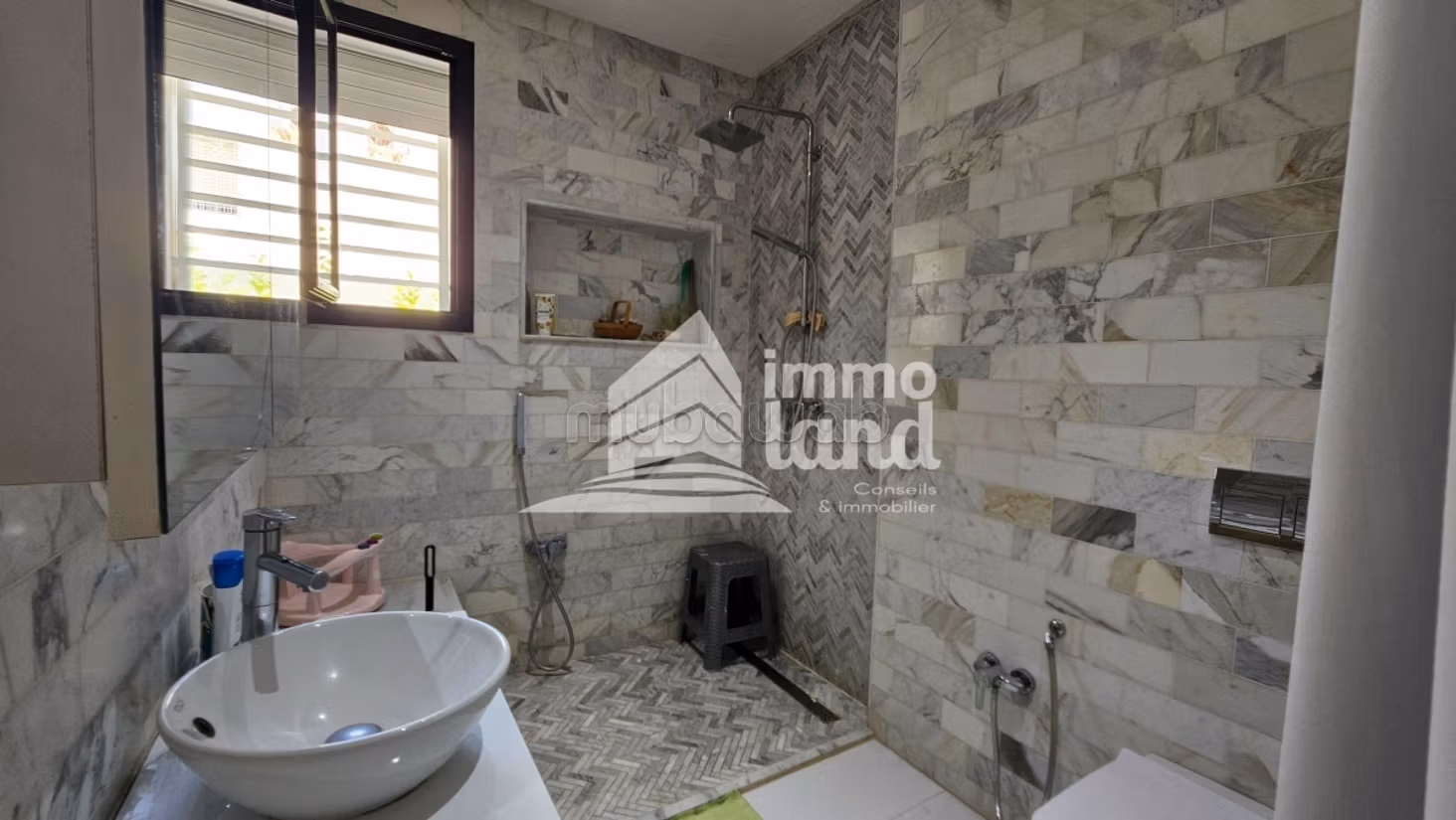 In vendita Villa su 2 livelli a La Soukra