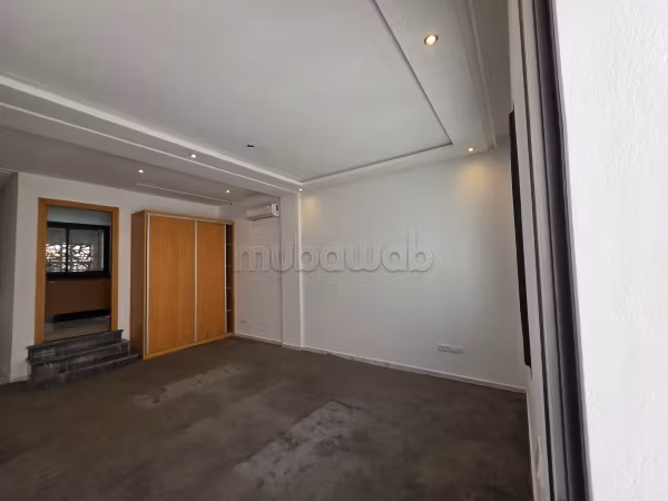 Bellissimi uffici in affitto ad Agdal. Superficie di 62 m². Residence con portineria, climatizzazione centrale.