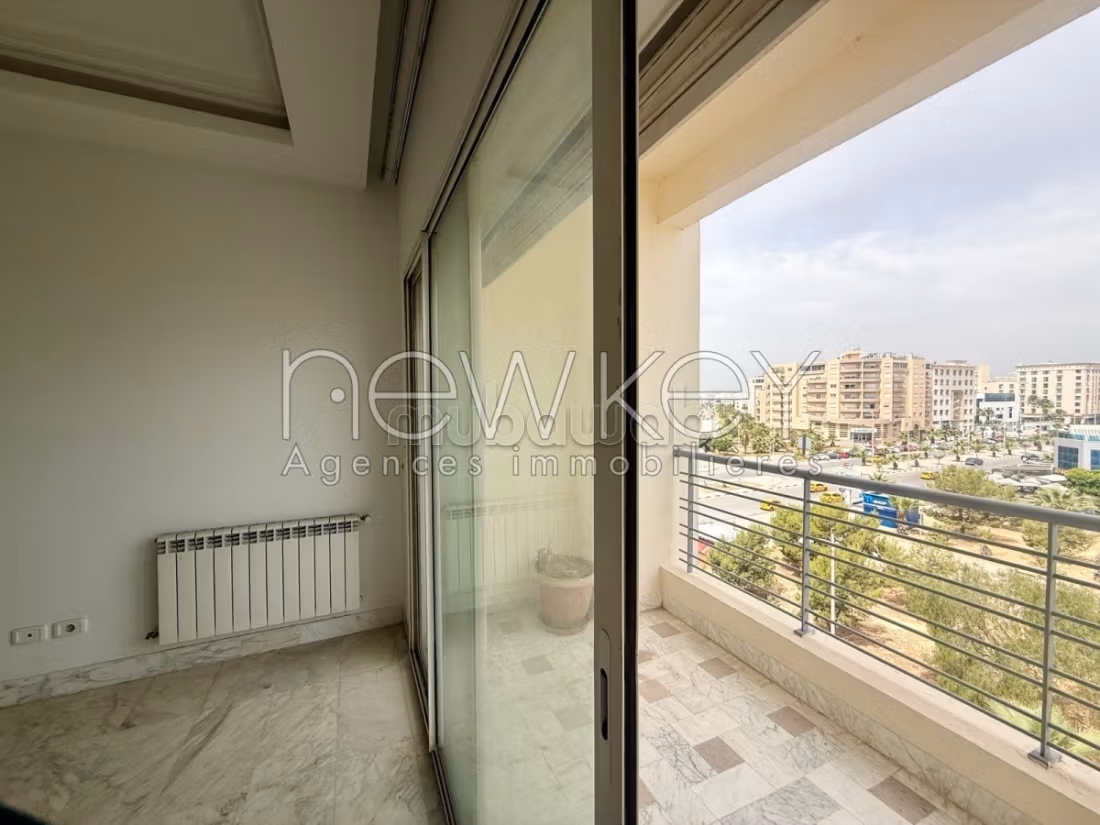 Appartement S2 vide à louer aux berges du lac2