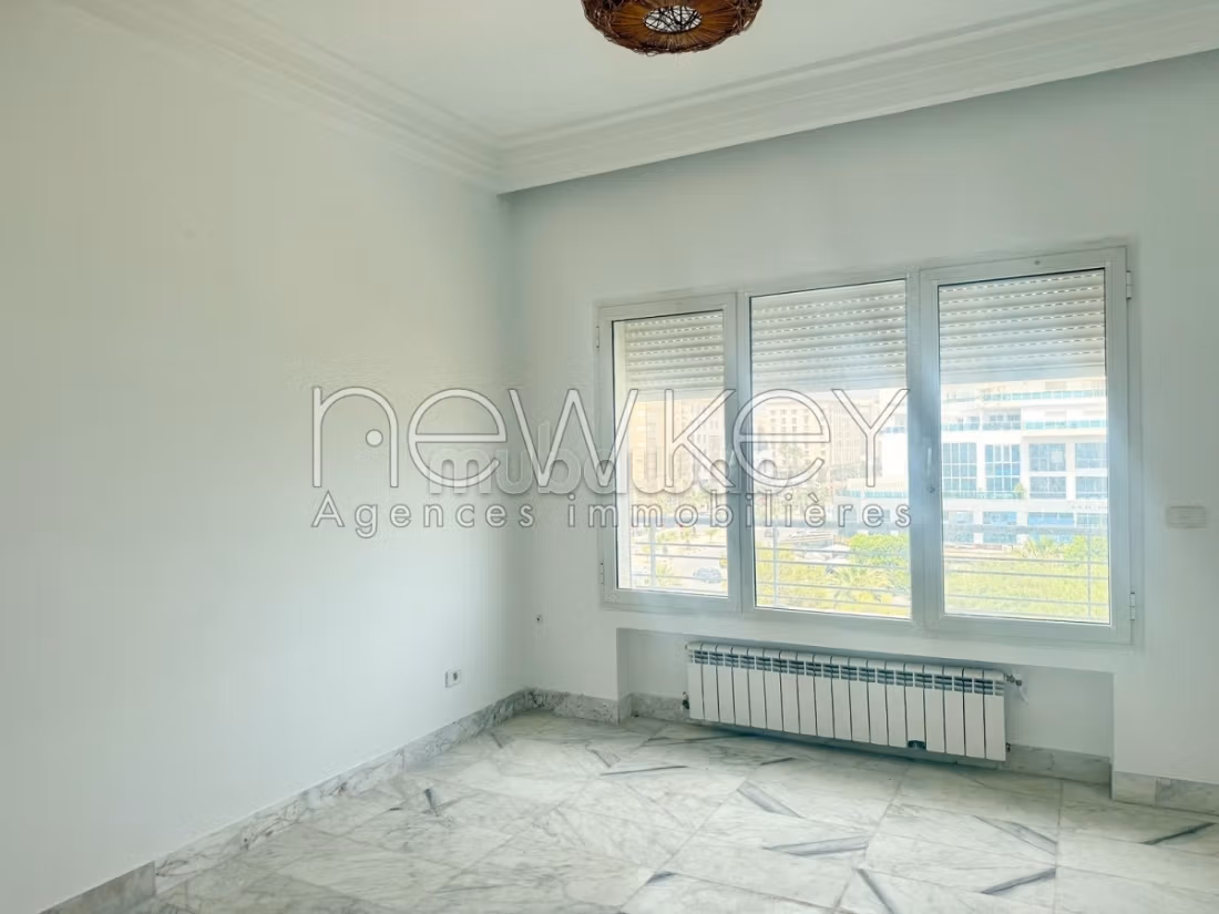 Appartement S2 vide à louer aux berges du lac2