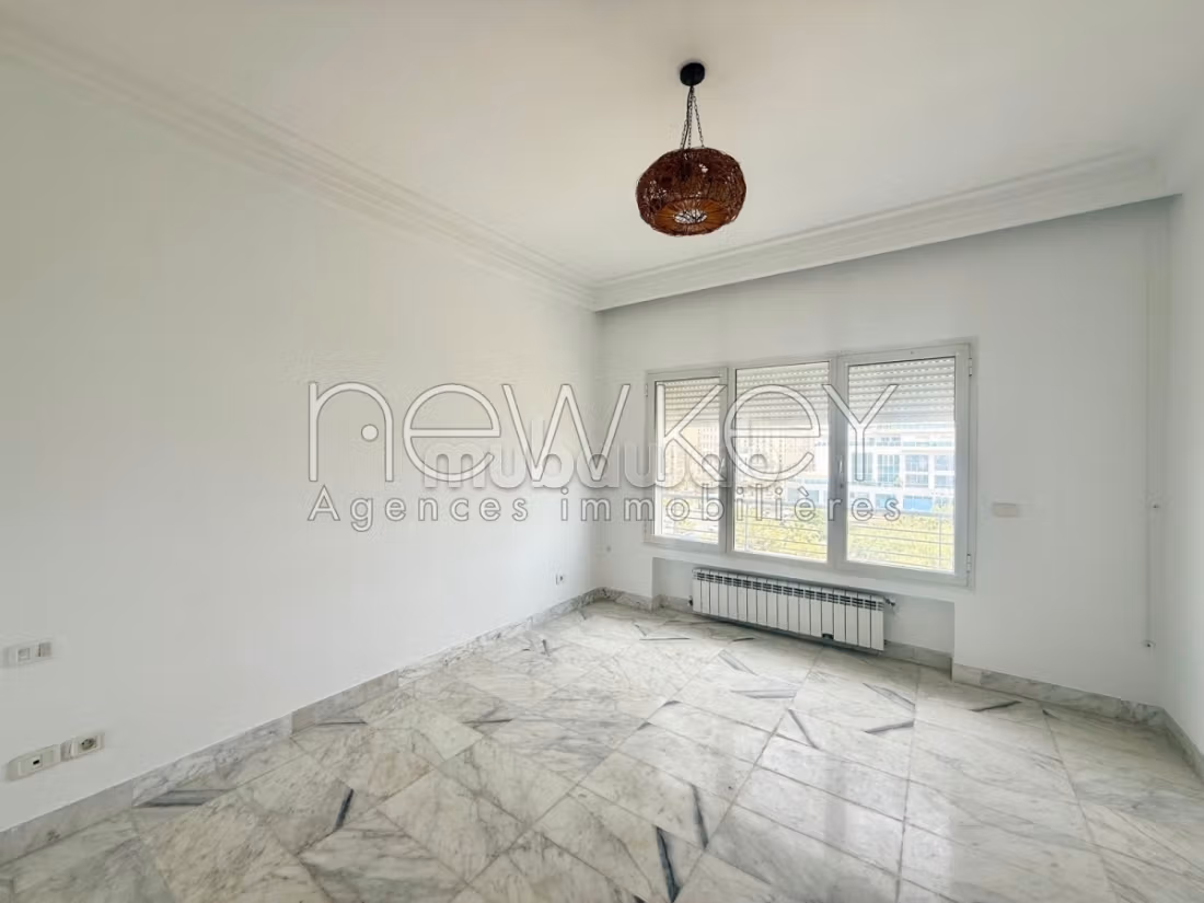 Appartement S2 vide à louer aux berges du lac2