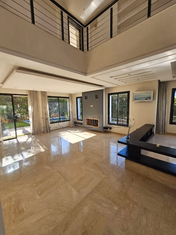 Villa for rent in Ain Diab for 35000 dirhams
