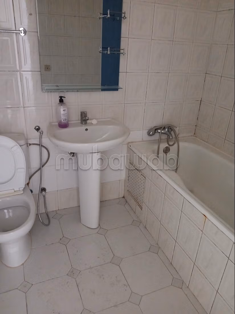 Vente d'un bel appartement à Agdal. Surface de 114 m². Salon traditionnel, antenne parabolique générale