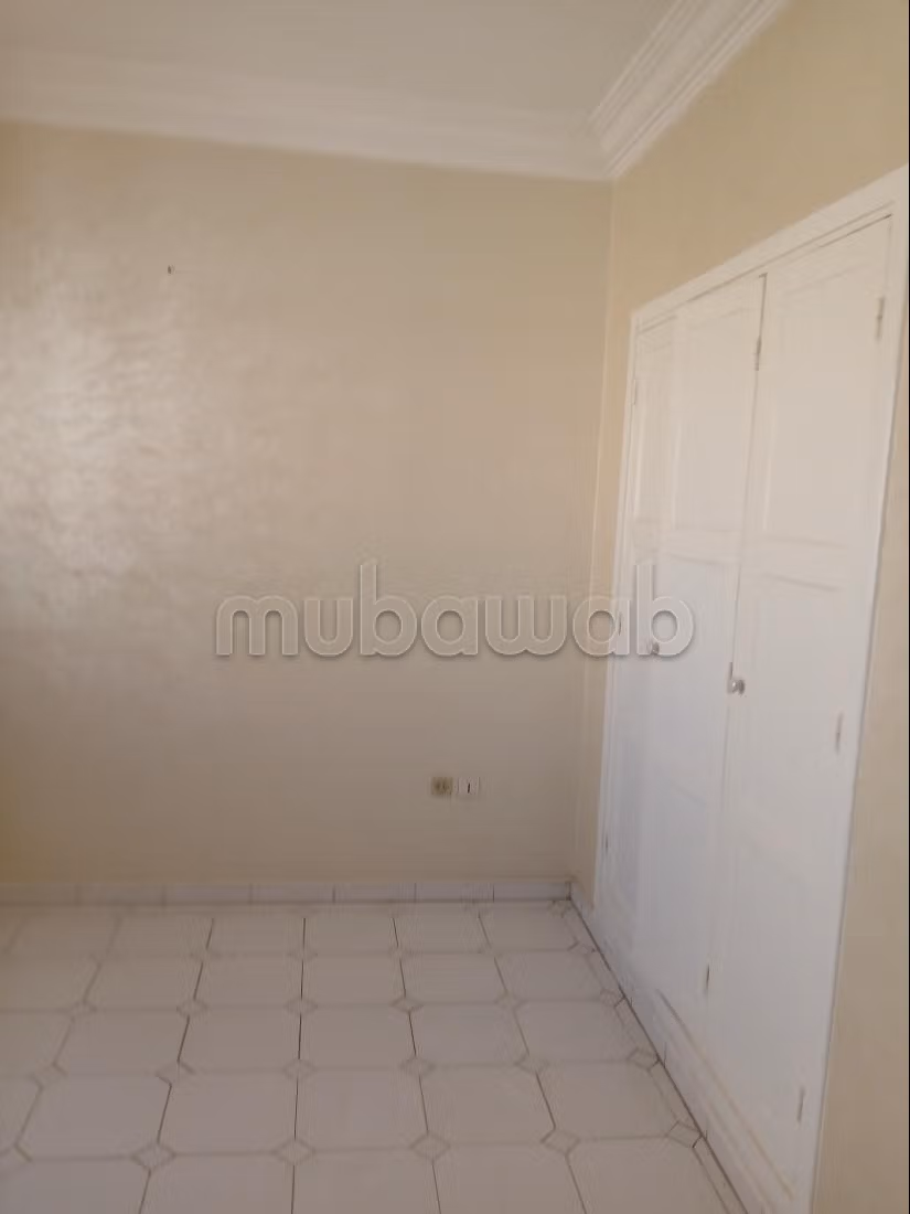 Vente d'un bel appartement à Agdal. Surface de 114 m². Salon traditionnel, antenne parabolique générale — 3