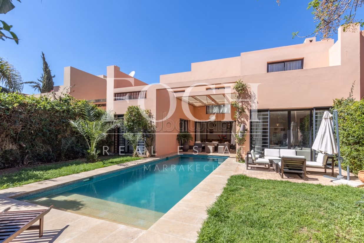 Modern and bright villa on prestigious golf