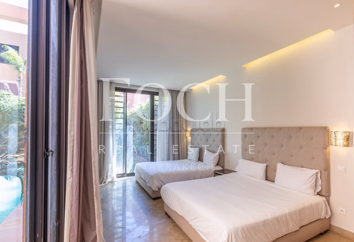 Modern and bright villa on prestigious golf
