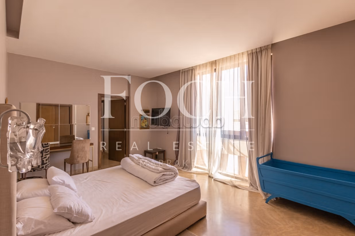 Modern and bright villa on prestigious golf