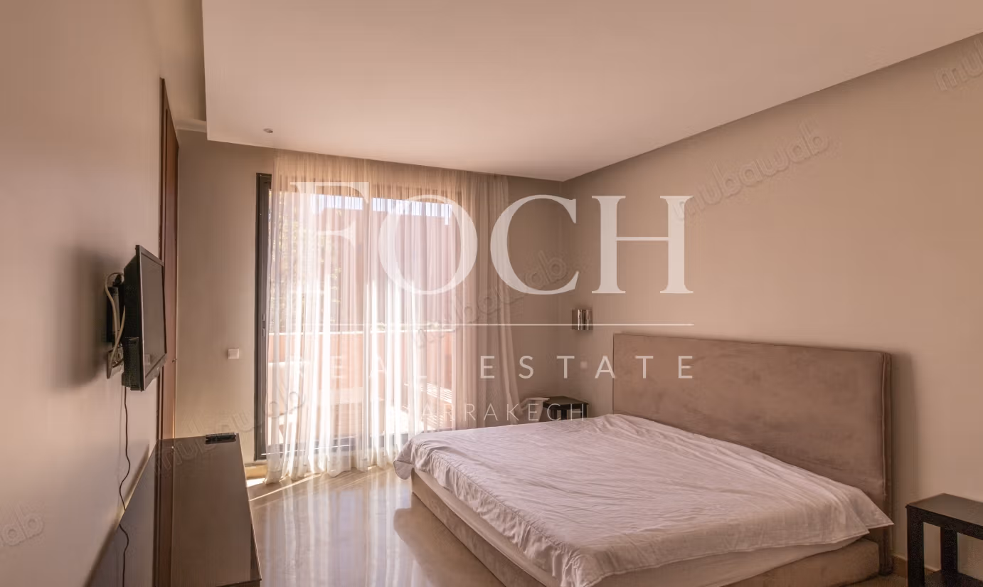 Modern and bright villa on prestigious golf