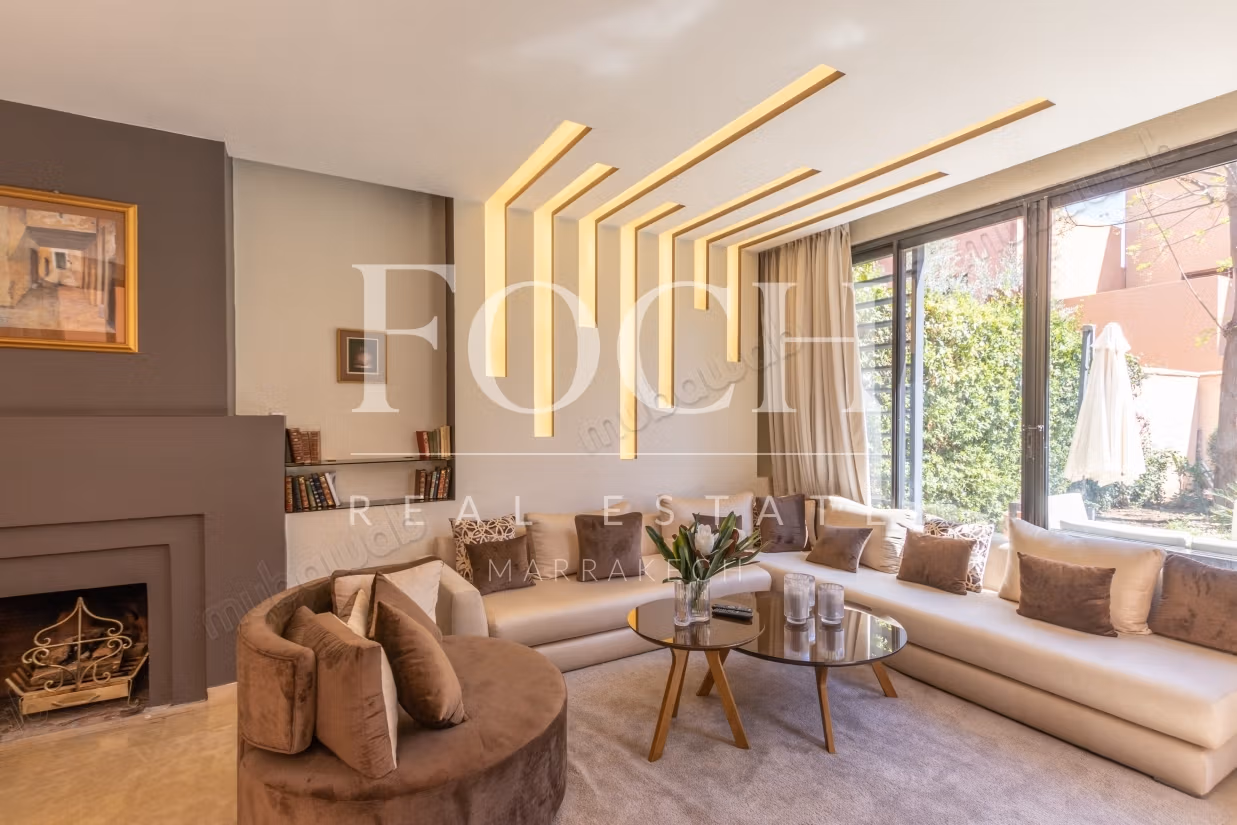 Modern and bright villa on prestigious golf
