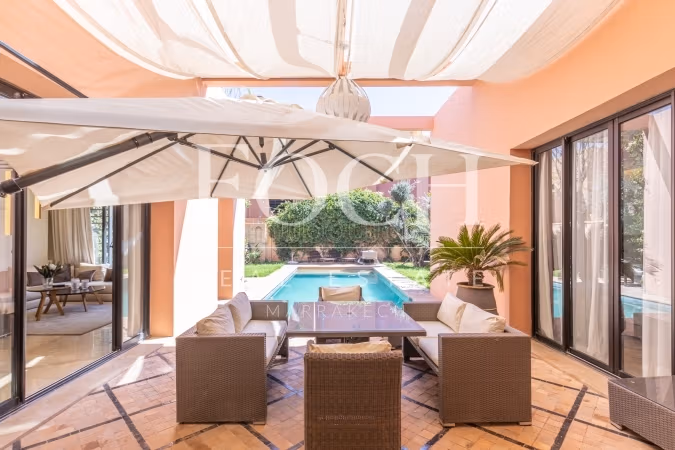 Modern and bright villa on prestigious golf