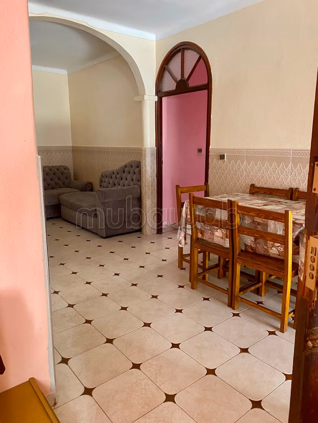 Ruim appartement te huur in de stad Mdiq – Dichtbij de zee